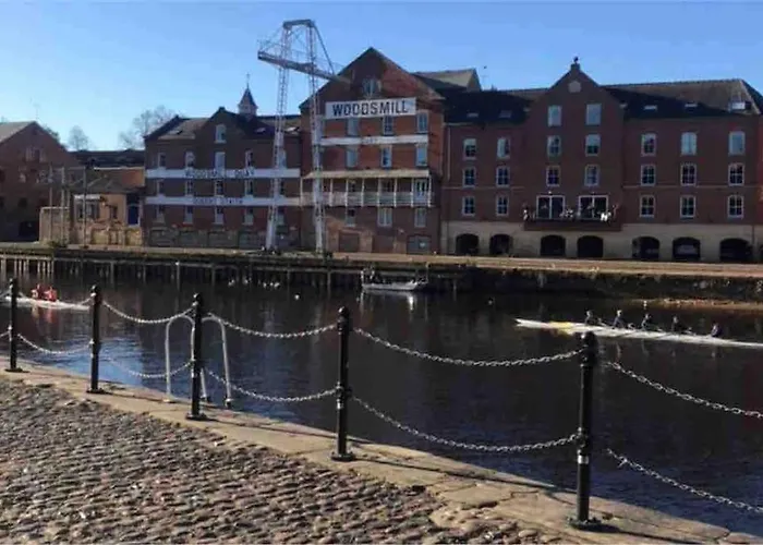 Riverside Apartment - York